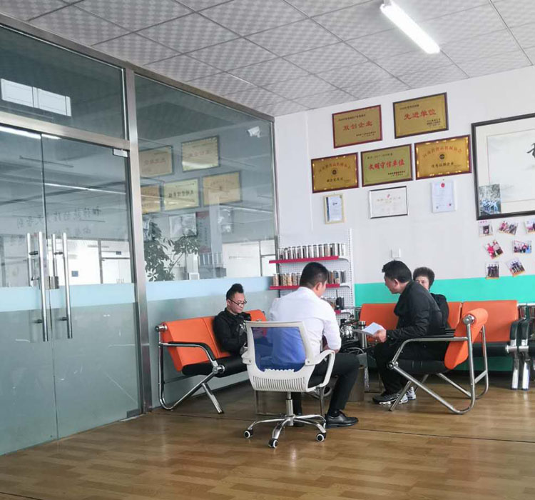浙江溫州方總駕車來許昌智工考察并現(xiàn)場訂購電磁炒板粟機 浙江溫州方總駕車來許昌智工考察并現(xiàn)場訂購電磁炒板粟機