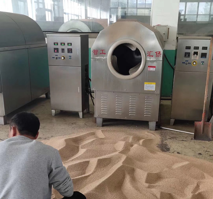 湖南客戶來廠試機(jī)電磁炒貨機(jī)現(xiàn)場炒制200斤水洗食品用芝麻！